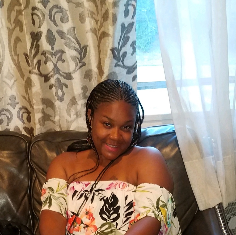 Meet your Posher, Monique